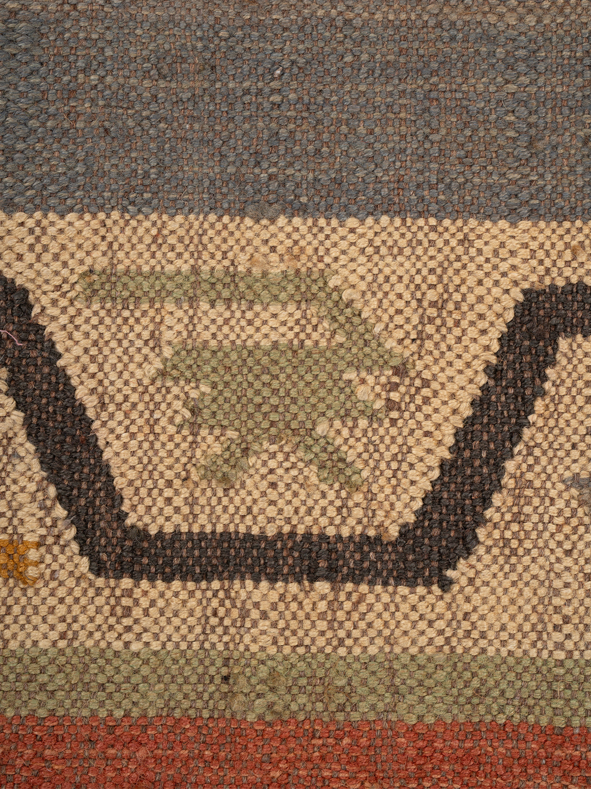 The Patterned Shield Runner