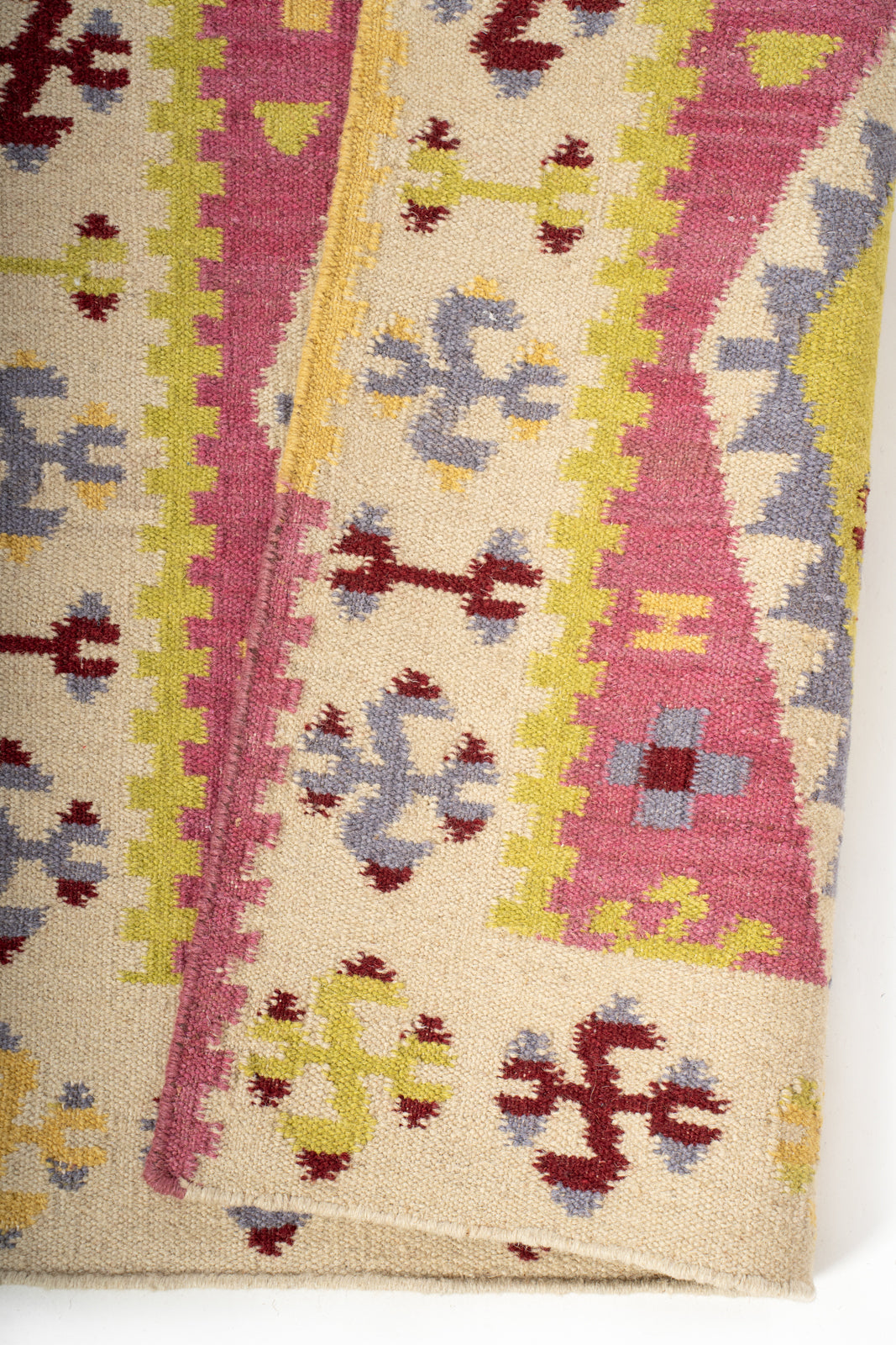 Alwar Blossom Wool Runner detail showing edge binding and wool finishing of the runner