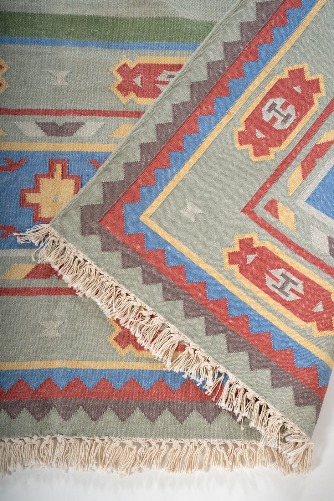 Amritsar Elegance Vintage Dhurrie Rug detail of the traditional motif in cotton