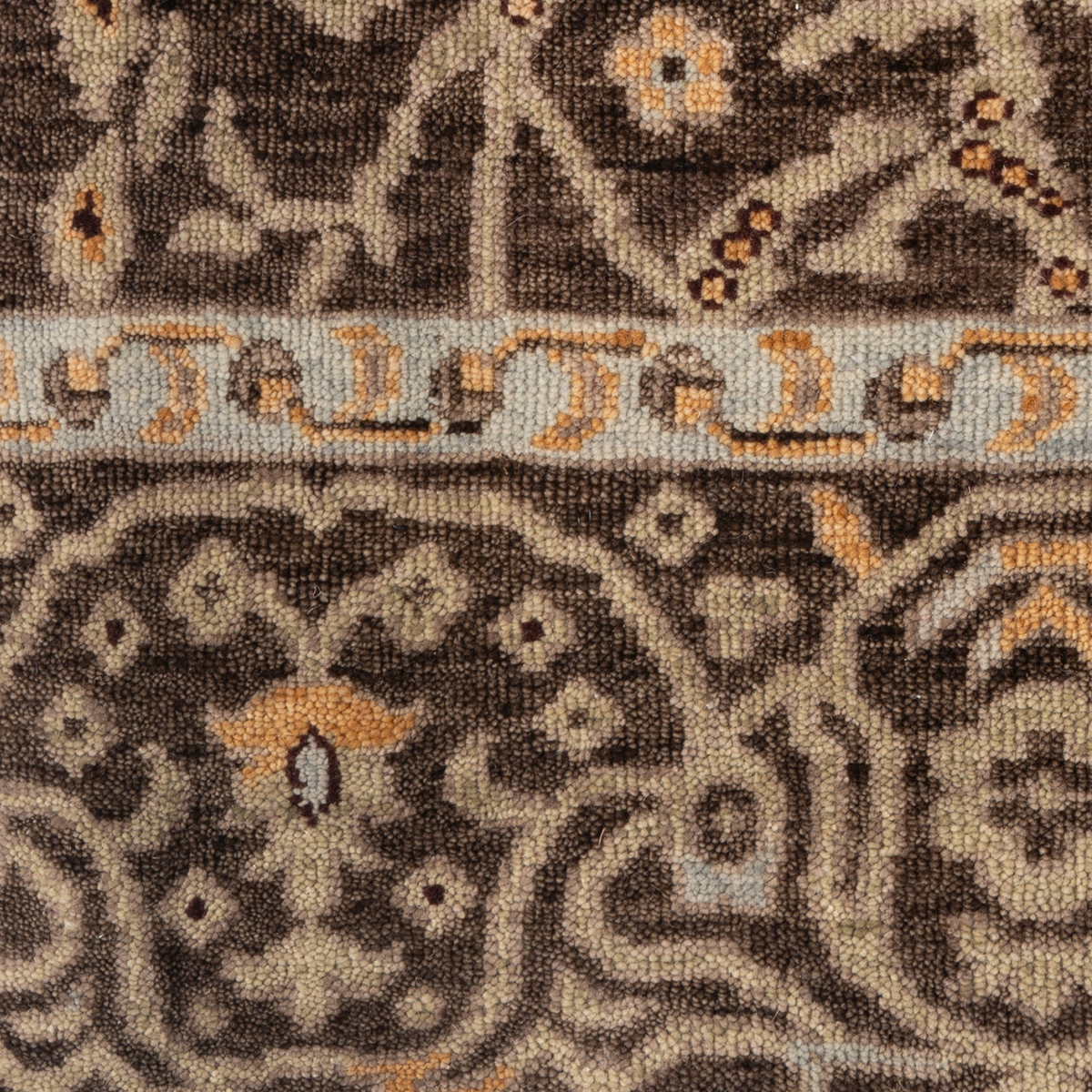 Artisan's Trace : Sultan's Garden close-up showing the wool pile and floral motif