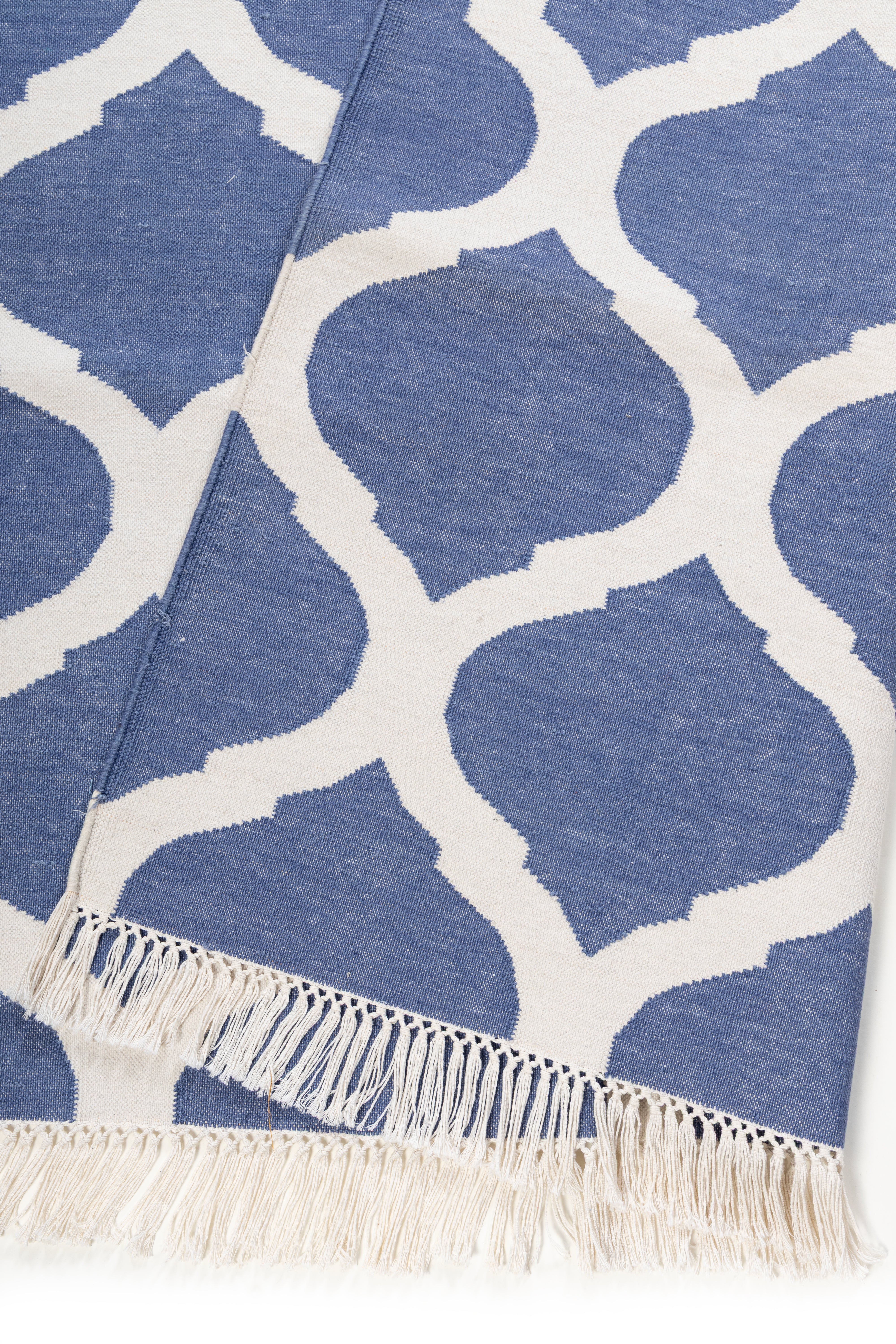 Enchantment cotton Flatweave Rug-Blue detail of the geometric pattern in cotton