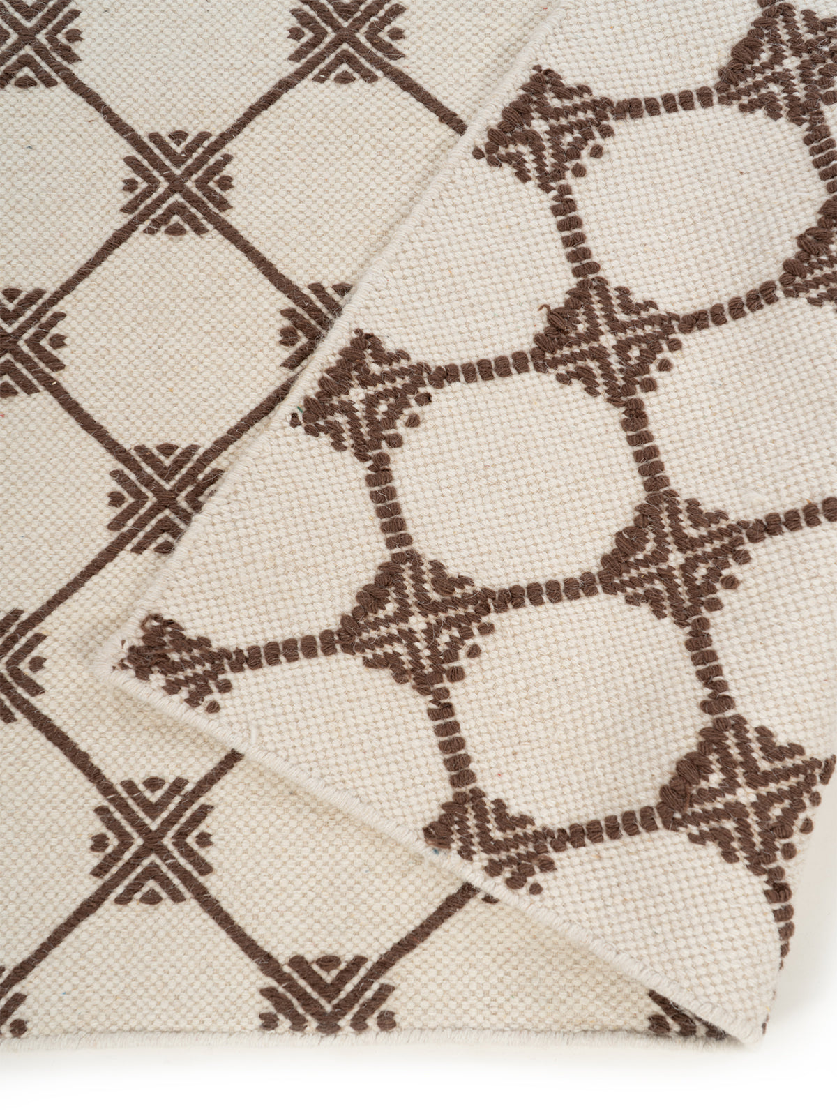Geometric Trellis Wool Rug detail of the geometric pattern in wool