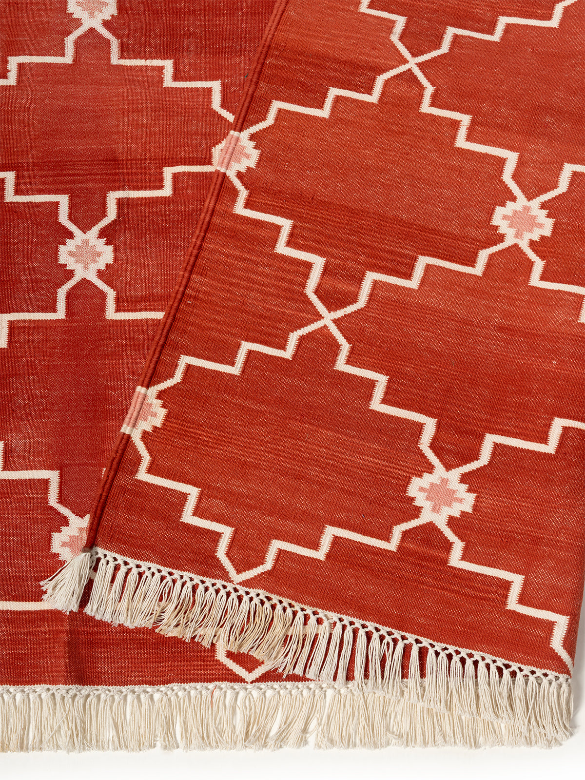 Lattice Haven Rug detail of the geometric pattern in jute