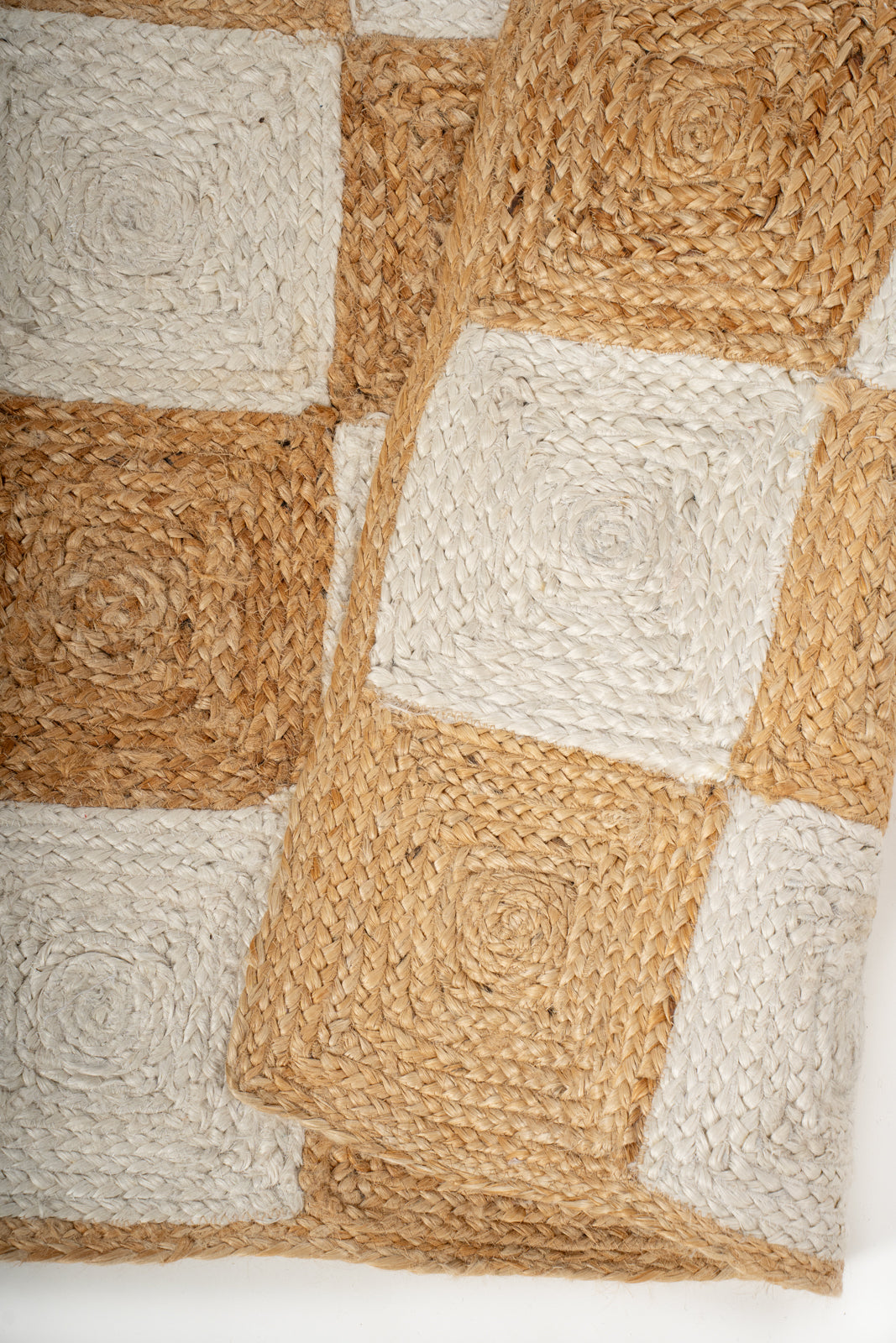 Lincoln checkered jute rug-White detail of the geometric pattern in jute