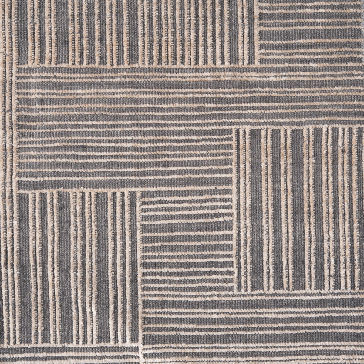 Lithos Edit : Flint & Stone bamboo silk rug in grey tones