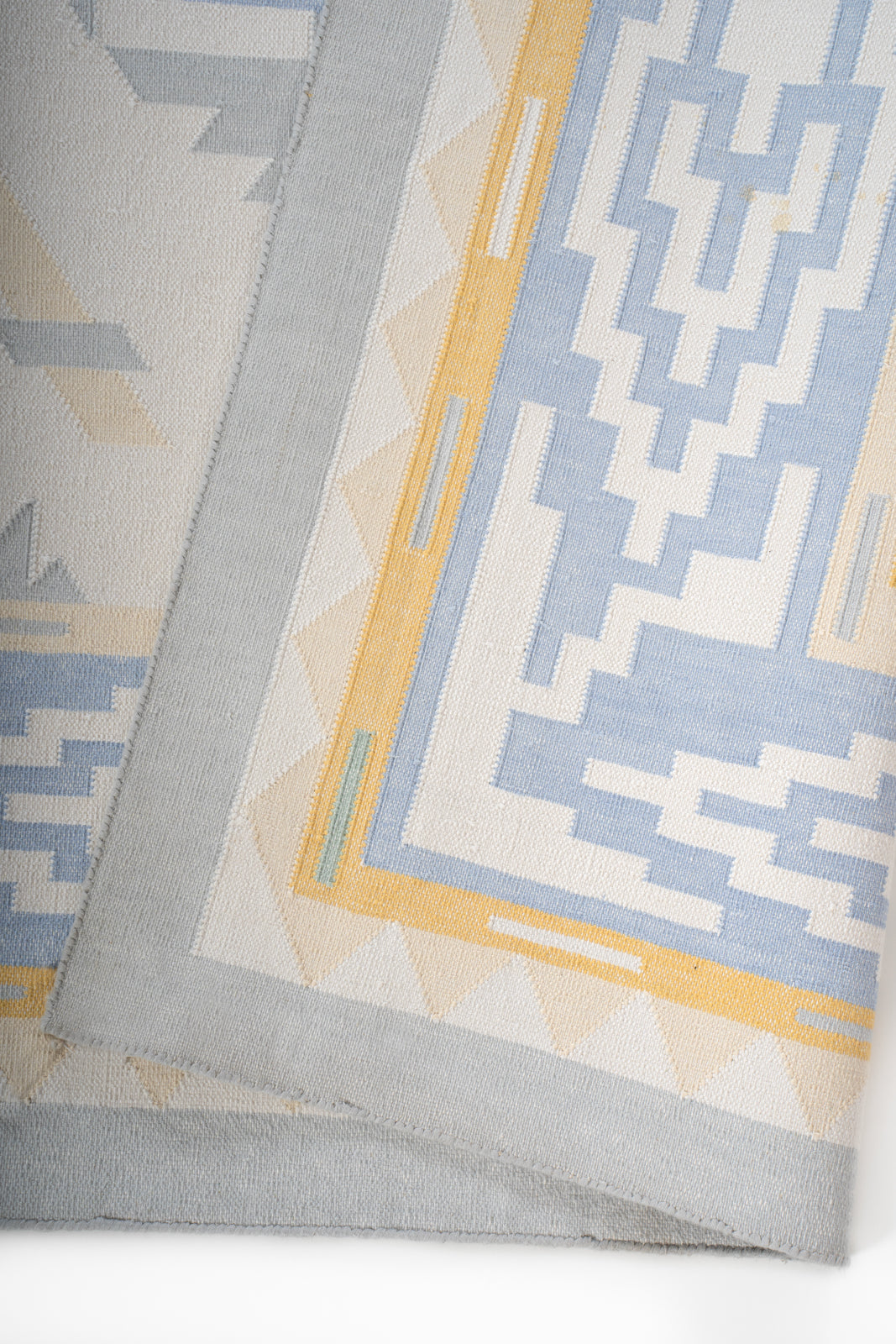 Pondicherry Tranquil Flatweave Rug detail of the striped cotton surface and edge finishing