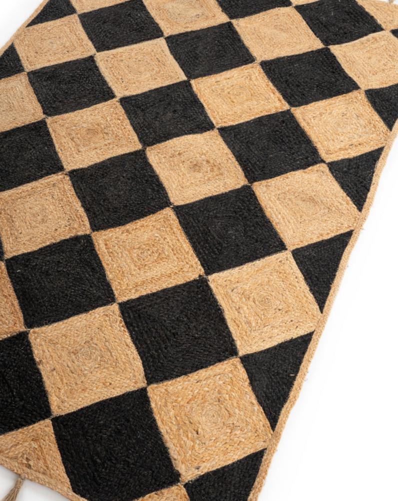 Rosso diamond braided jute rug-Black close-up showing the jute weave and geometric motif