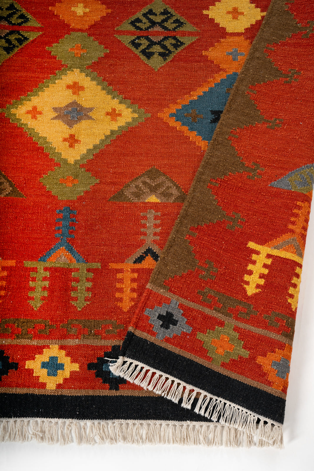 Saffron Horizon Wool Kilim Rug detail of the striped wool surface and edge finishing