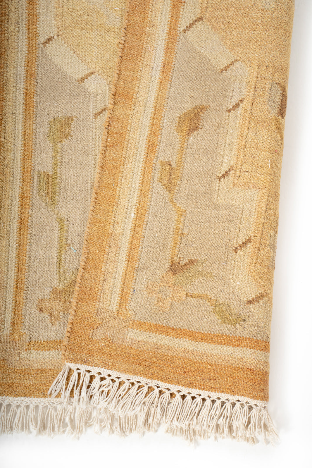 Samarkand Sands Wool Runner detail showing edge binding and wool finishing of the runner