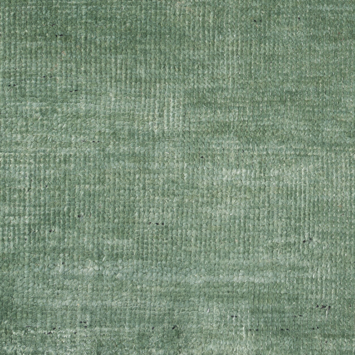Serica : Emerald close-up showing the raw silk weave and surface texture