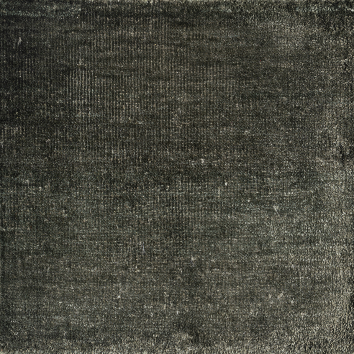 Serica : Olive raw silk rug in green tones