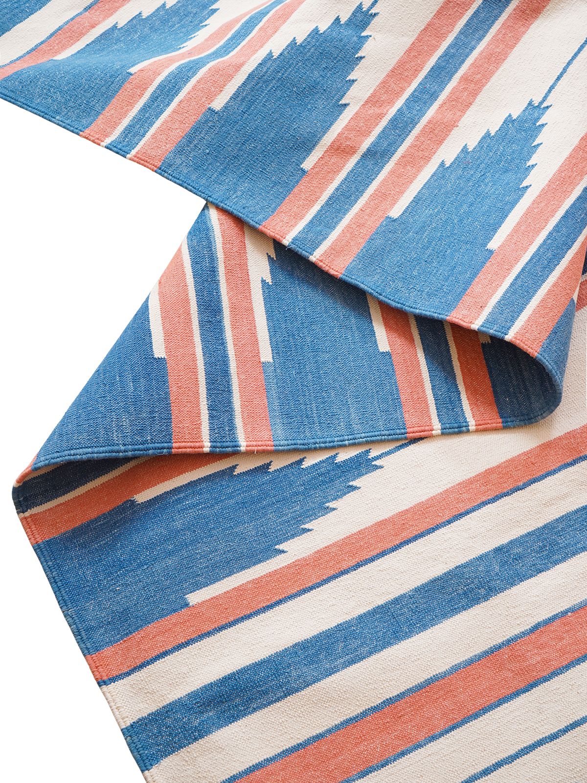 Temple Stripe Flatweave rug-Peach detail of the striped cotton surface and edge finishing