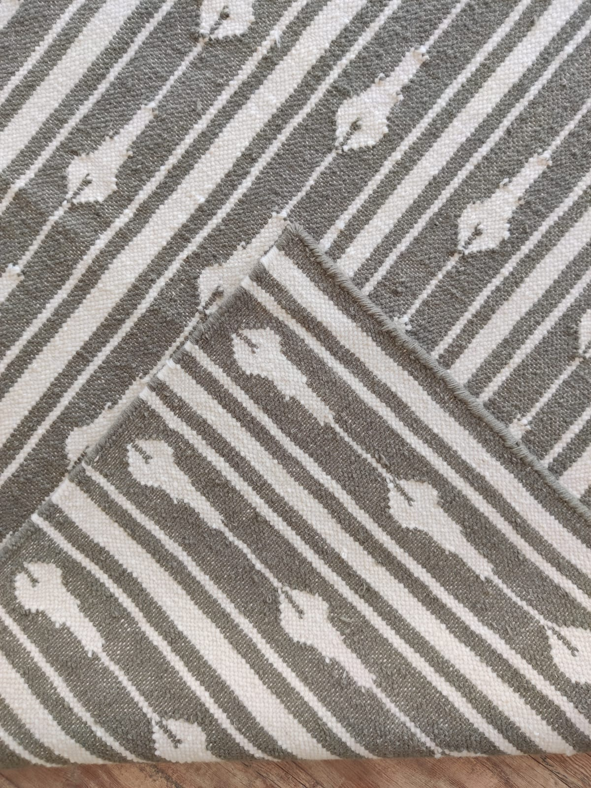 Tideway Wool Rug-Brown detail of the striped wool surface and edge finishing
