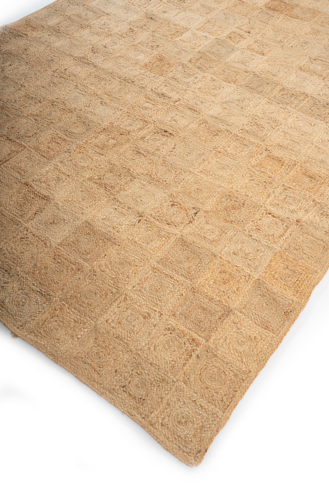 Windsor checkered Jute rug-Natural close-up showing the jute weave and geometric motif