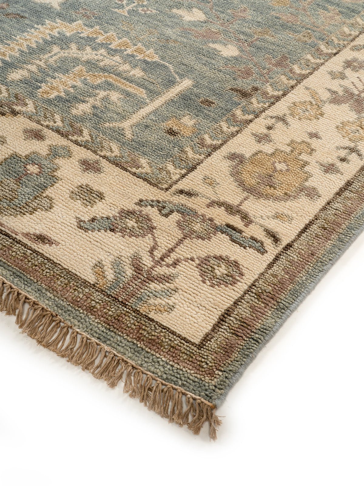 Why Hand Knotted Rugs Are Popular in UK Homes