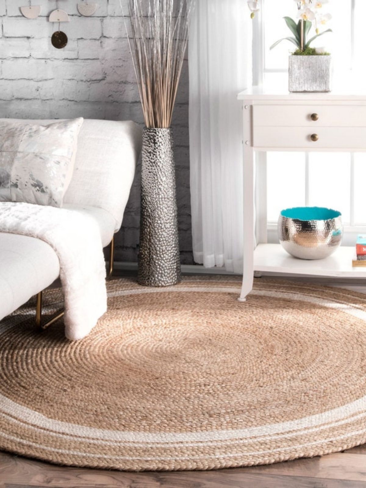 Suez bordered jute braided round rug