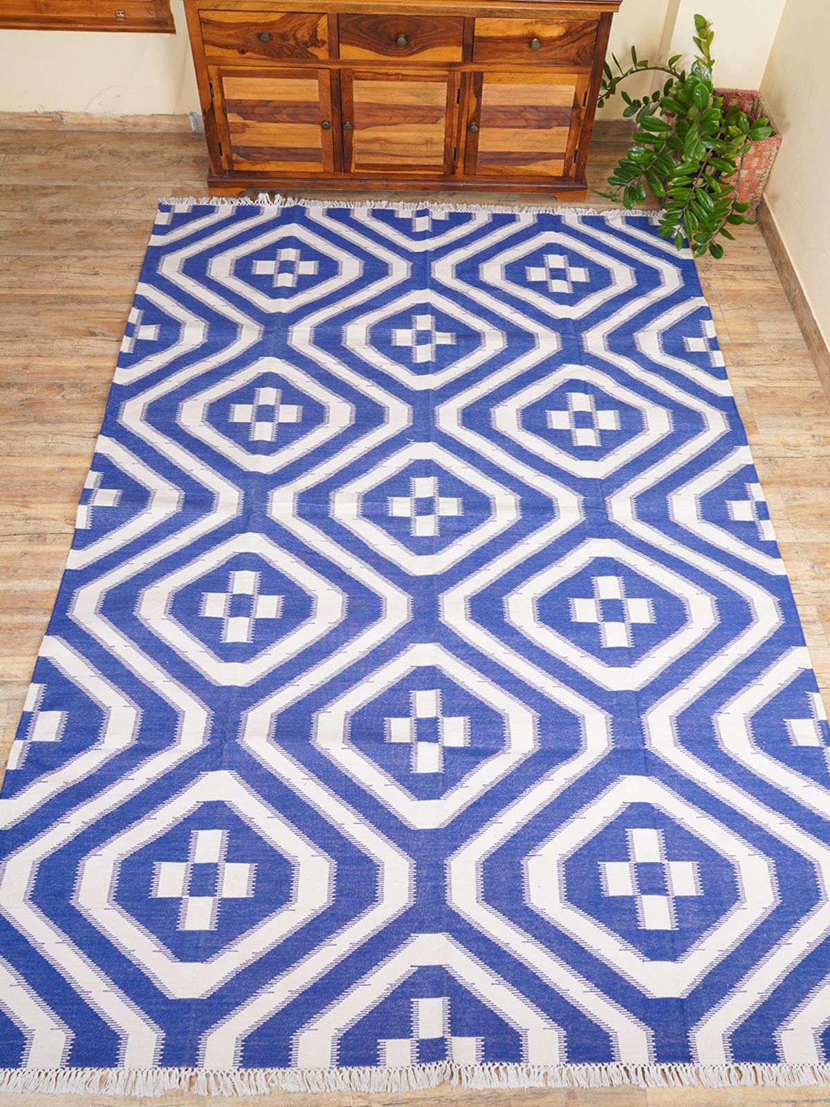 White Wave Ikat Flatweave Rug