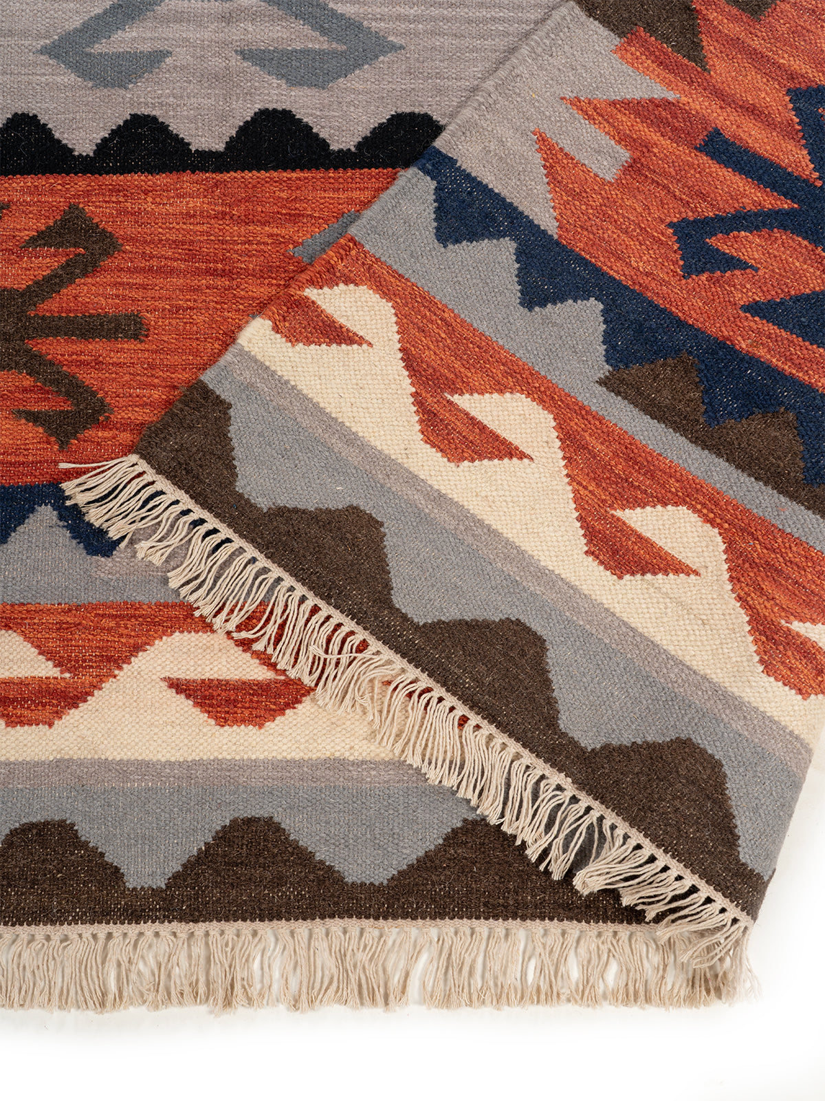 Monochrome Folk Motif Wool Rug_4