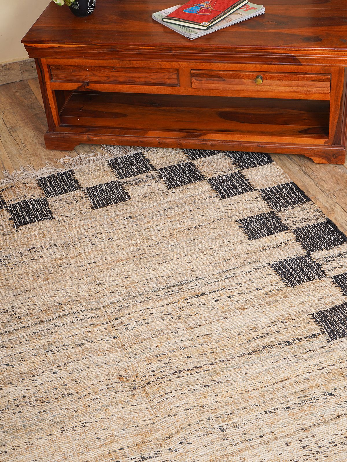 Ebony Edge Checkered Jute Rug