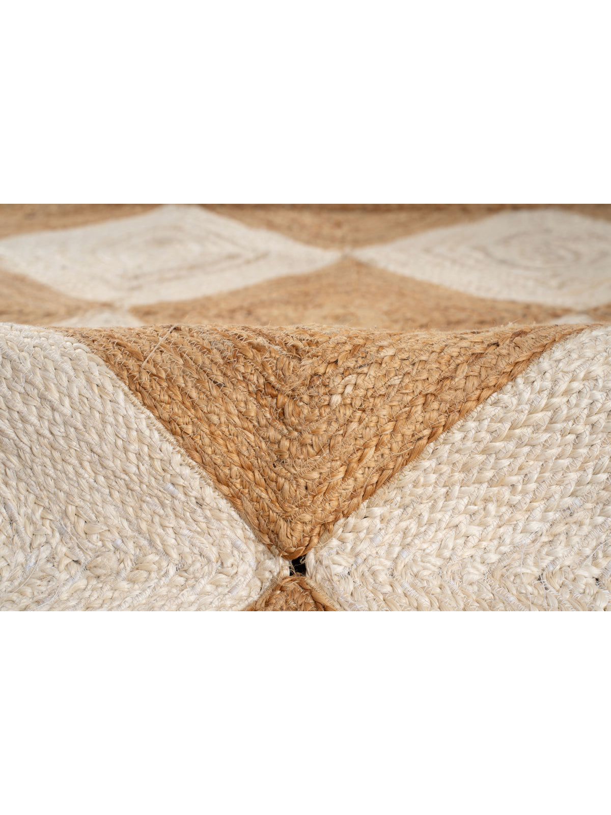 Rosso diamond braided jute rug