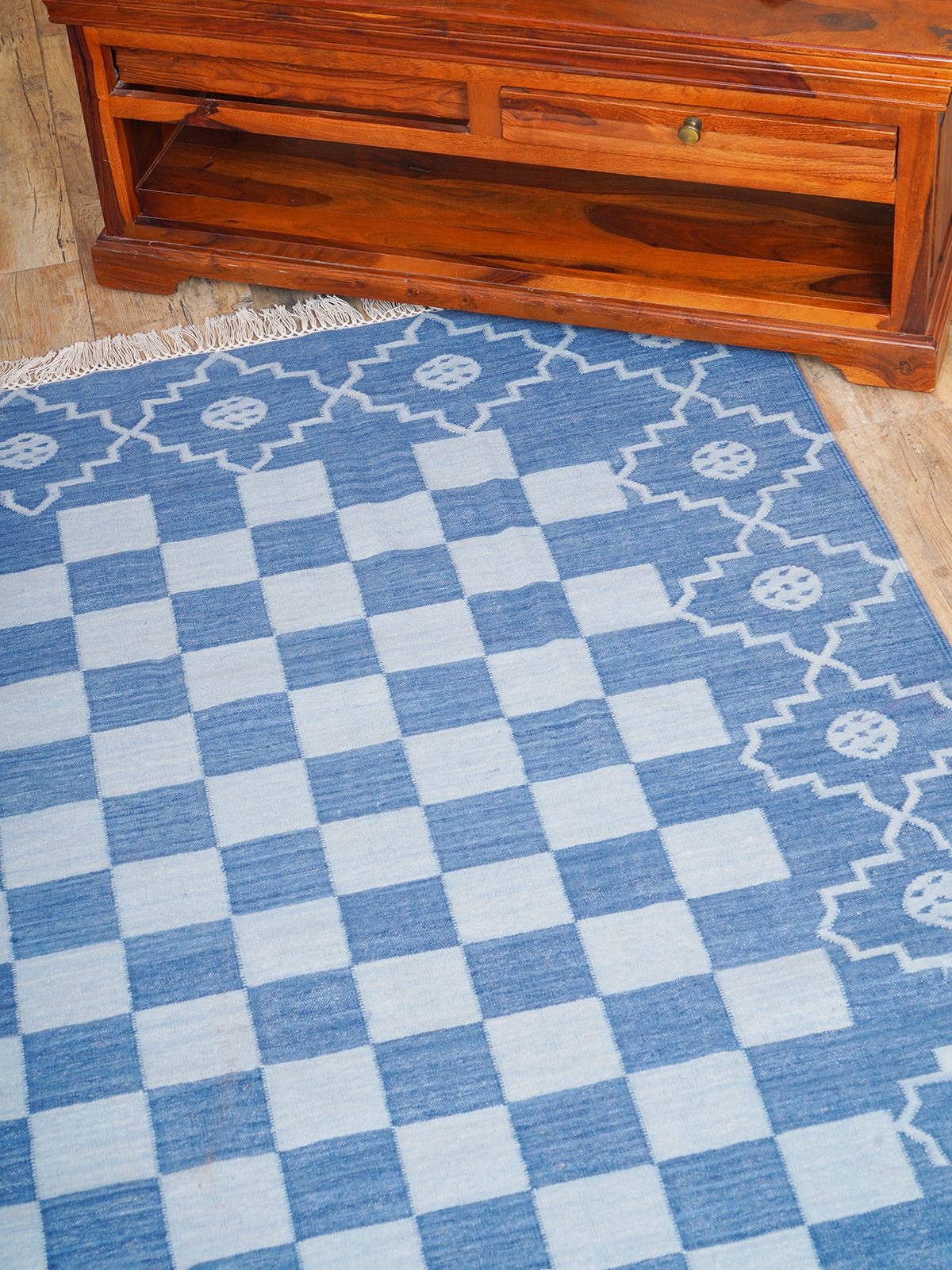 Checkered borderline Flatweave rug