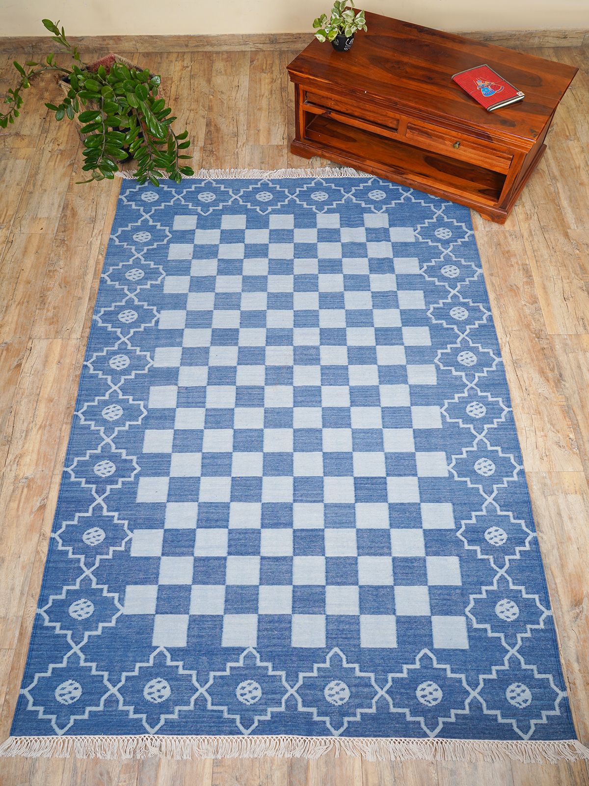 Checkered borderline Flatweave rug