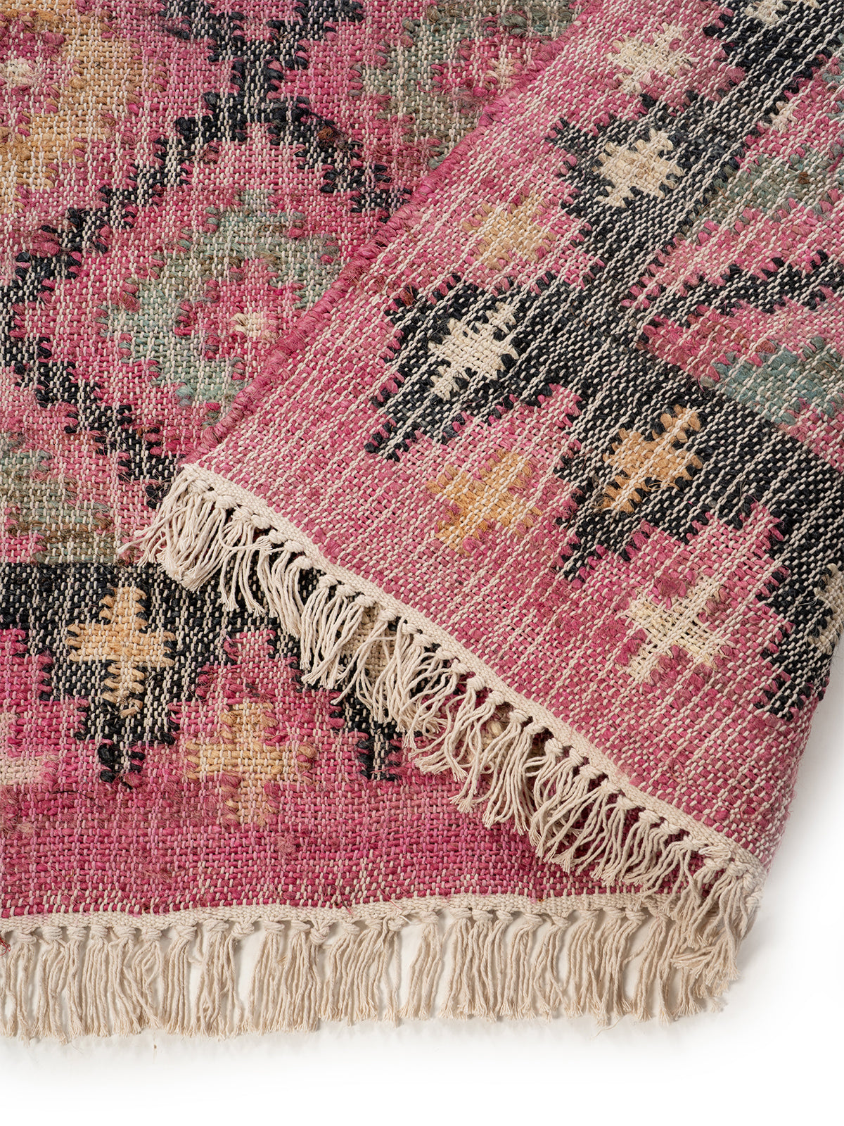 Boho Bloom detail of the floral motif in jute cut pile