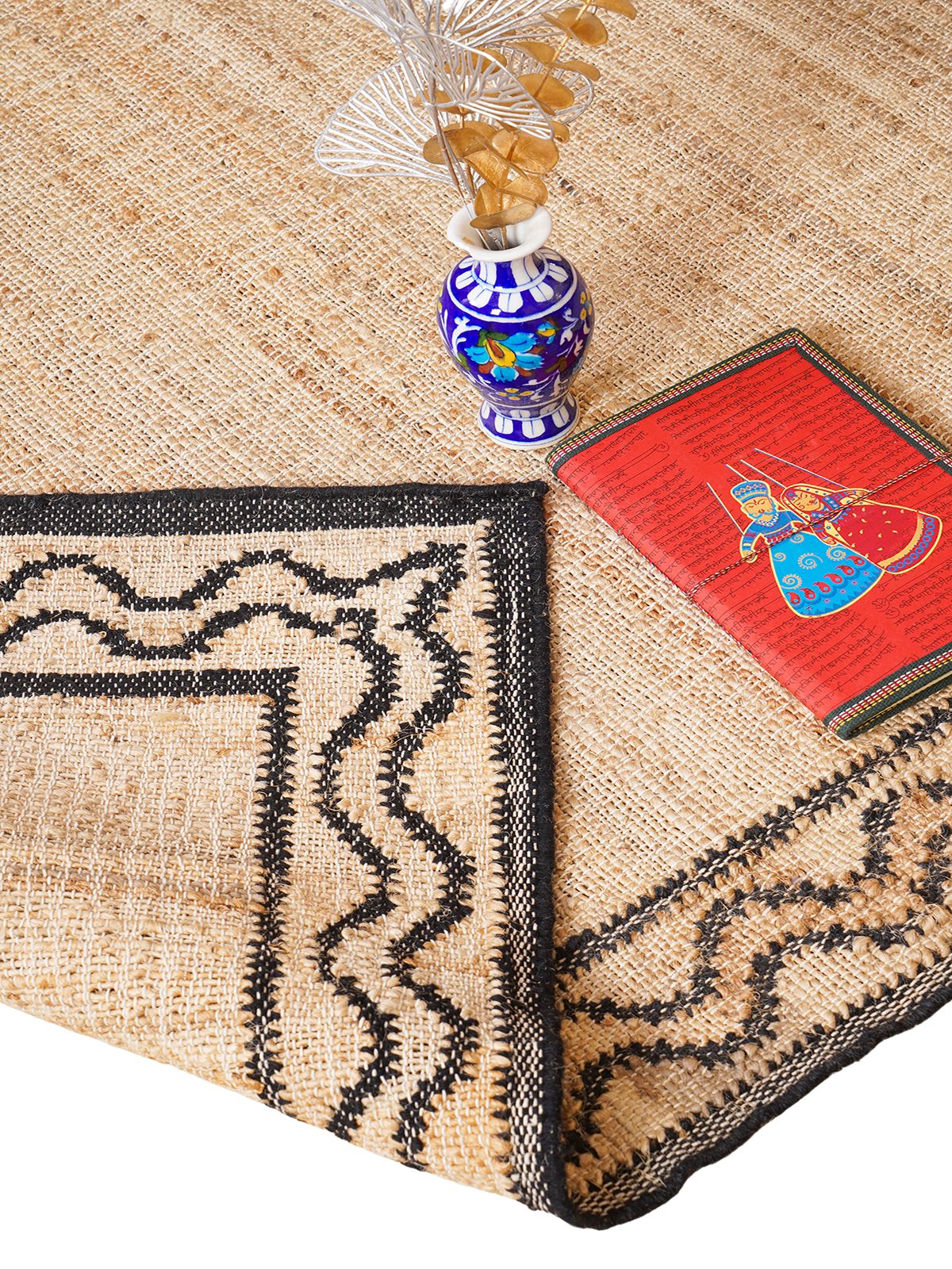Dark Crest Double Wave Rug detail of the geometric pattern in jute