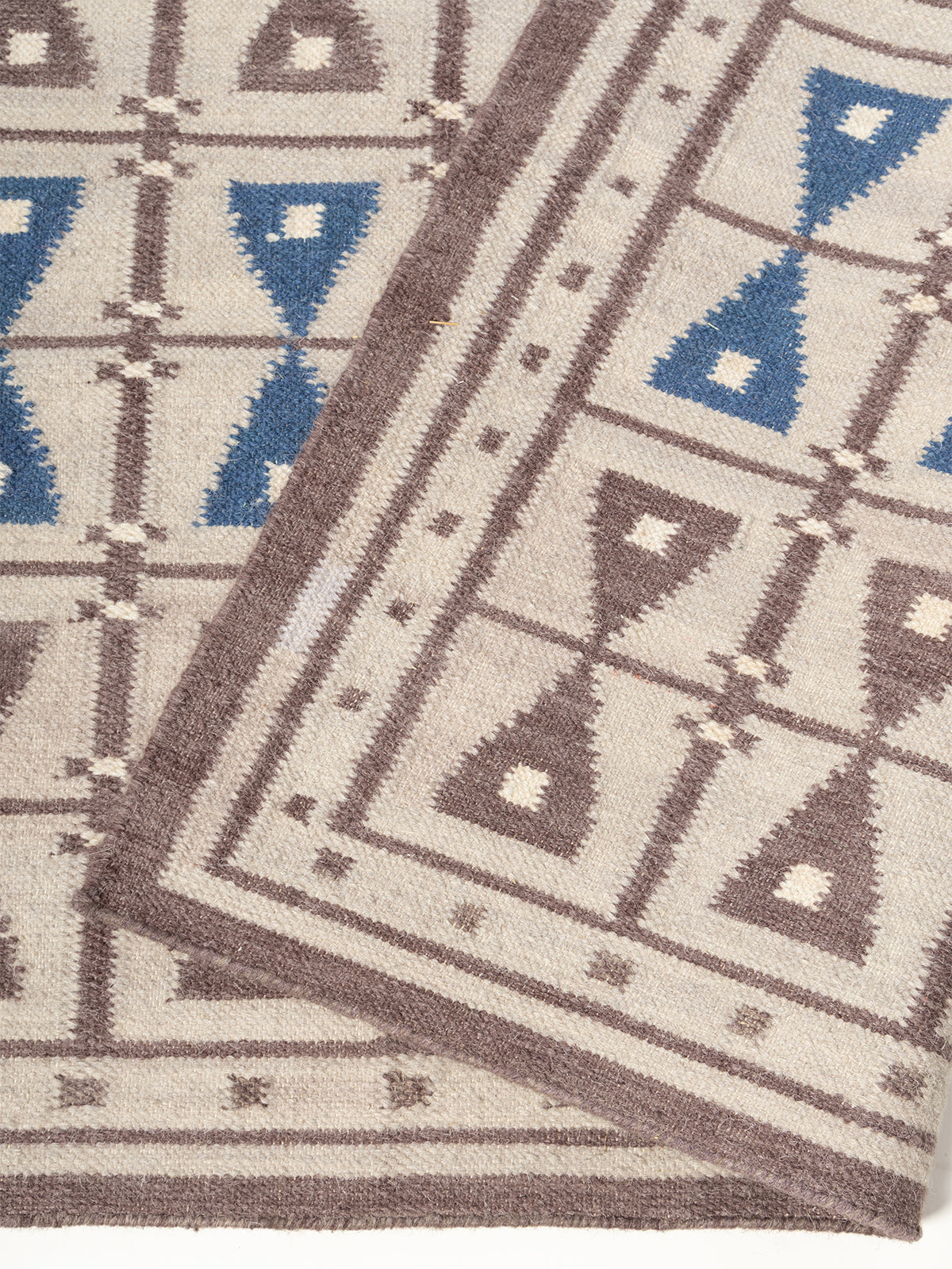Hourglass Harmony Rug detail of the geometric pattern in jute