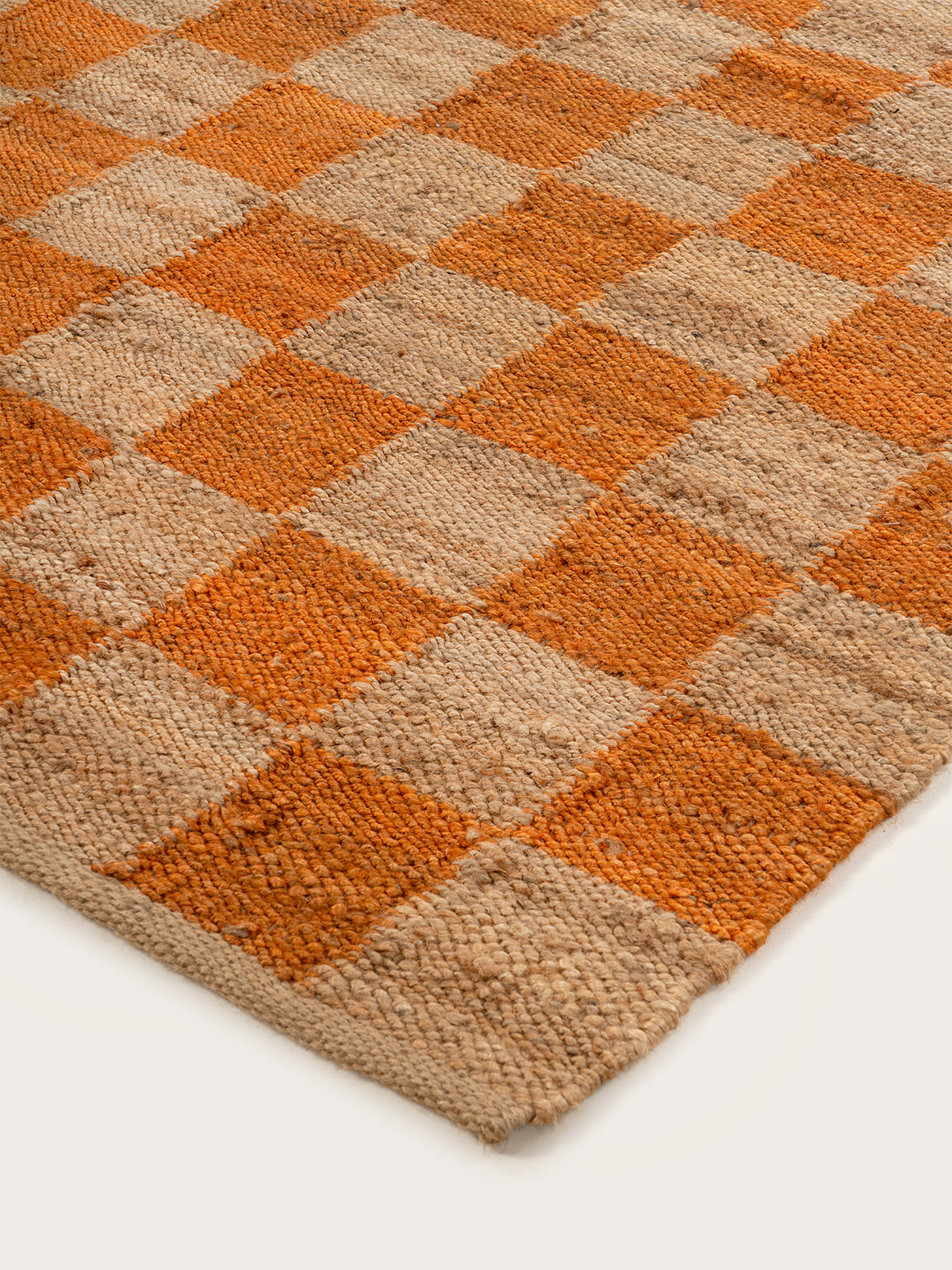 Lincoln checkered jute rug-Orange close-up showing the jute weave and geometric motif