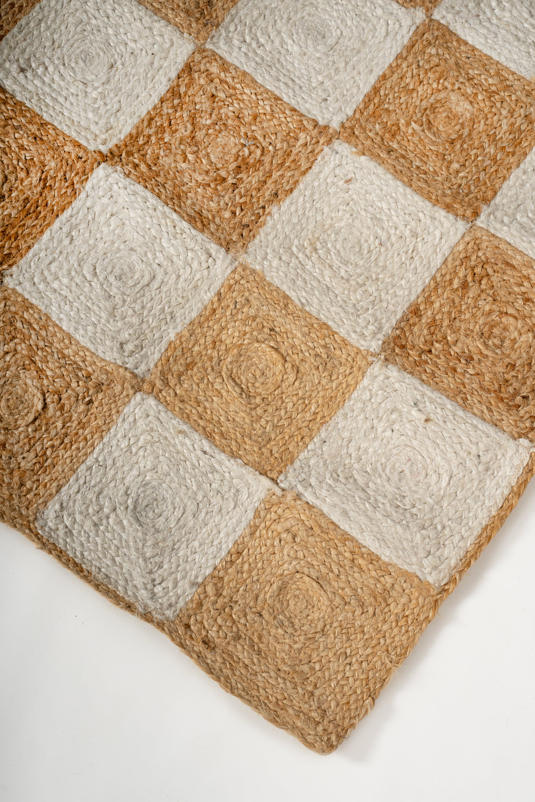 Lincoln checkered jute rug-White close-up showing the jute weave and geometric motif