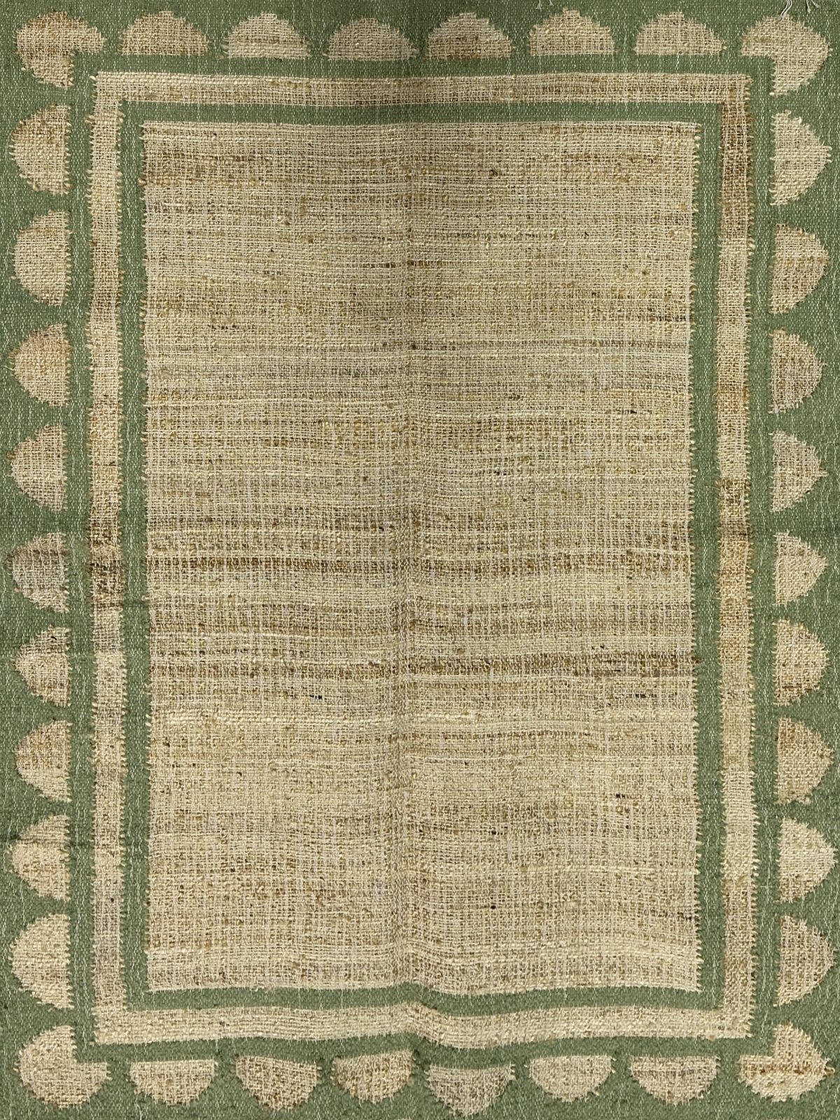 Lira scalloped hemp rug