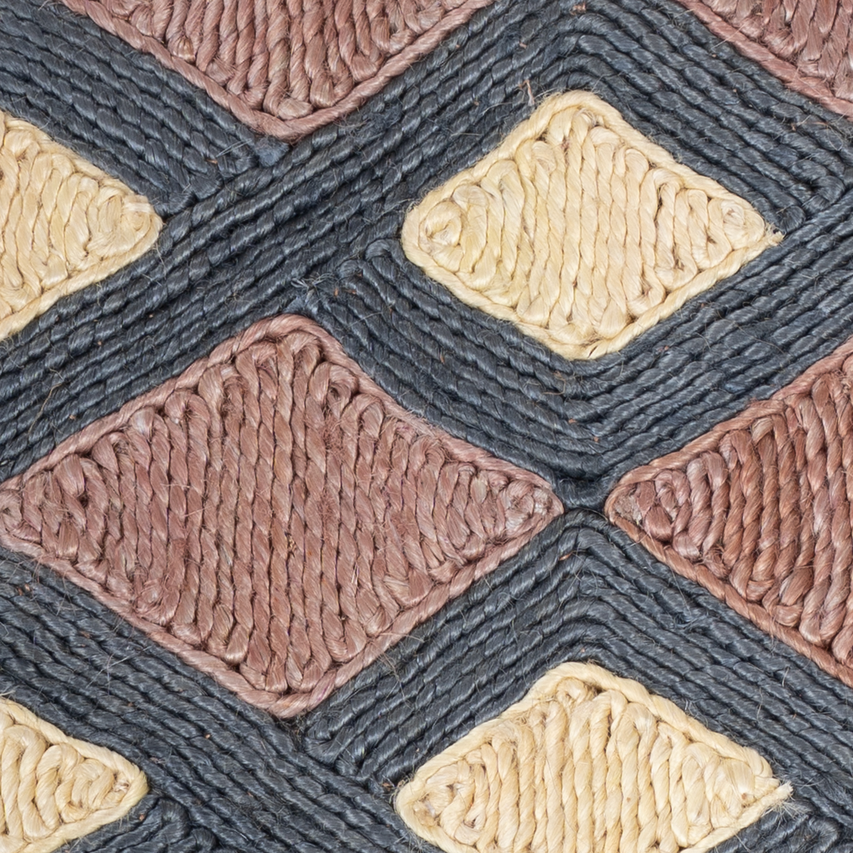 Looma : Mehal close-up showing the mixed fibre weave and geometric motif