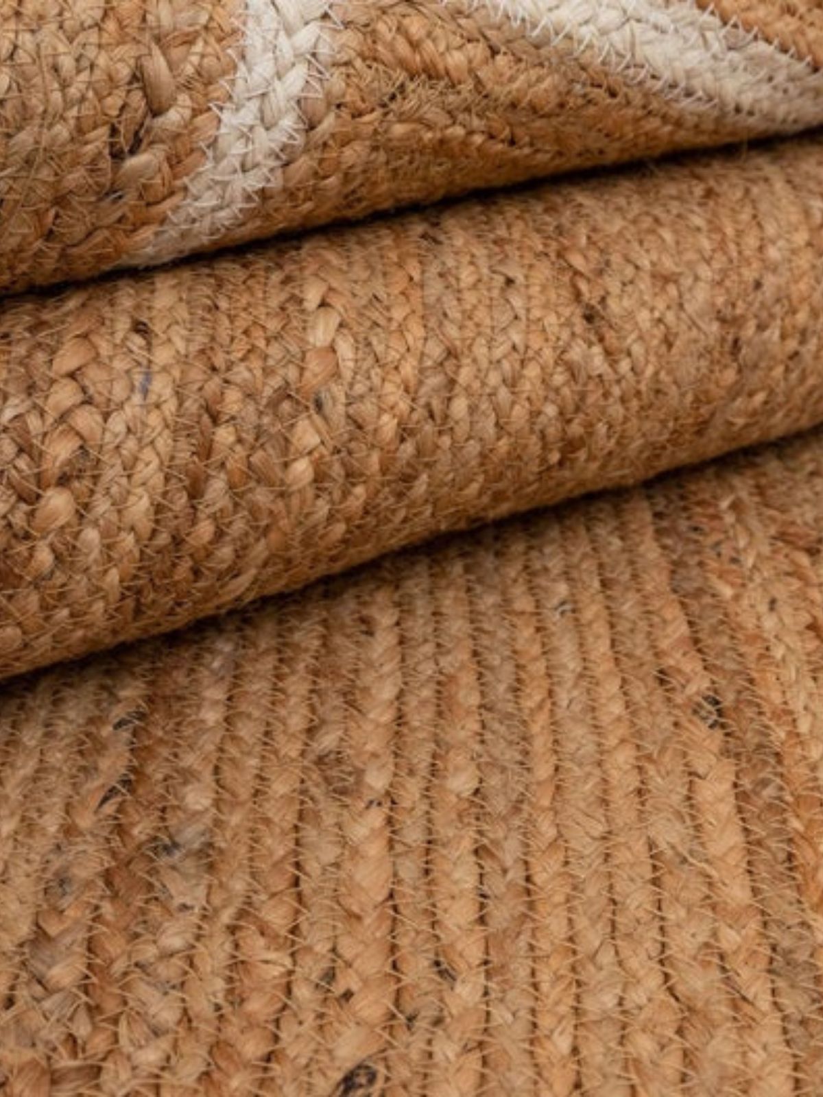 Luxor Scalloped Braided Runner-Ivory detail showing edge binding and cotton finishing of the runner