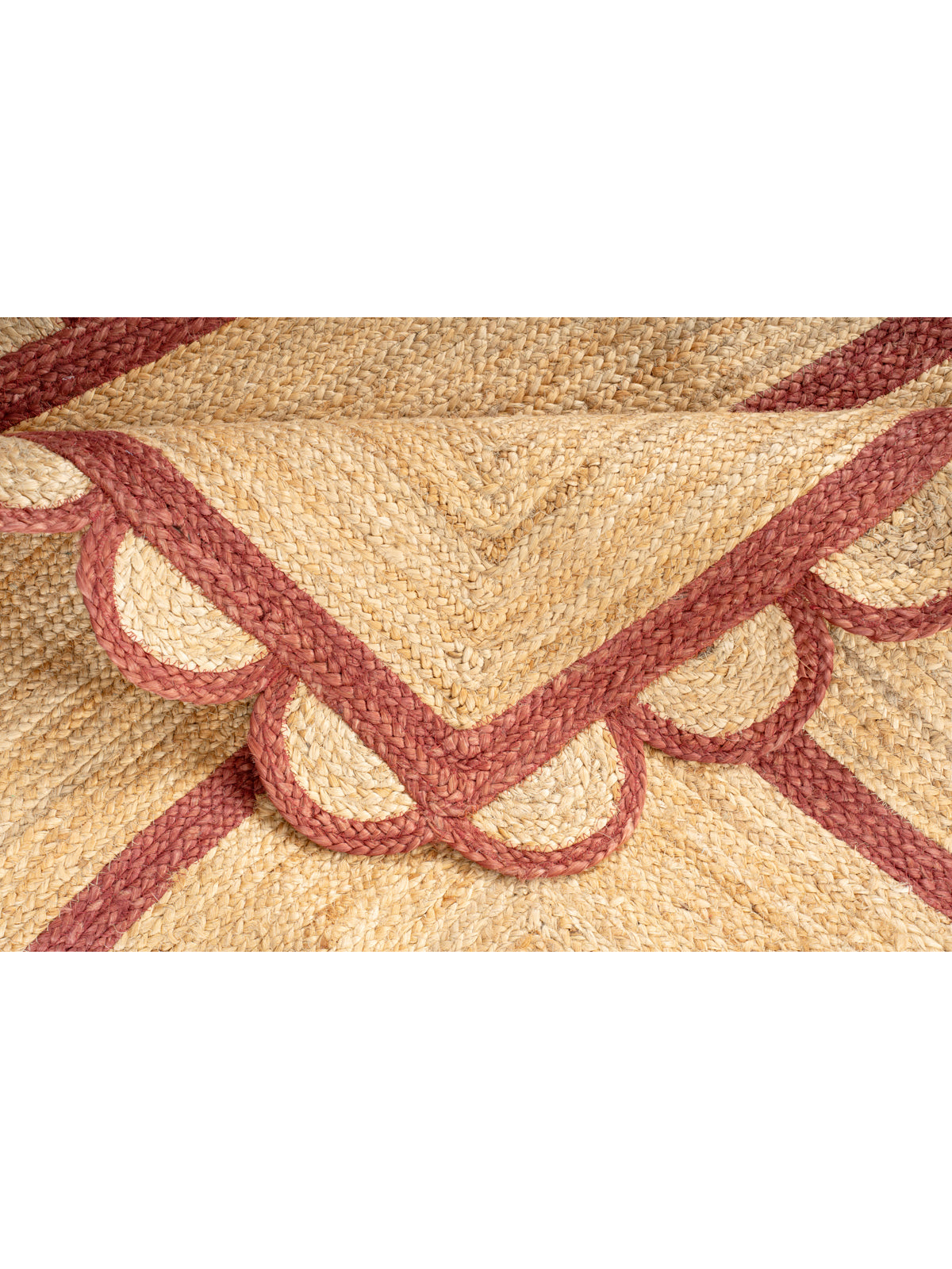 Luxor Scalloped Braided Runner-Red detail showing edge binding and cotton finishing of the runner