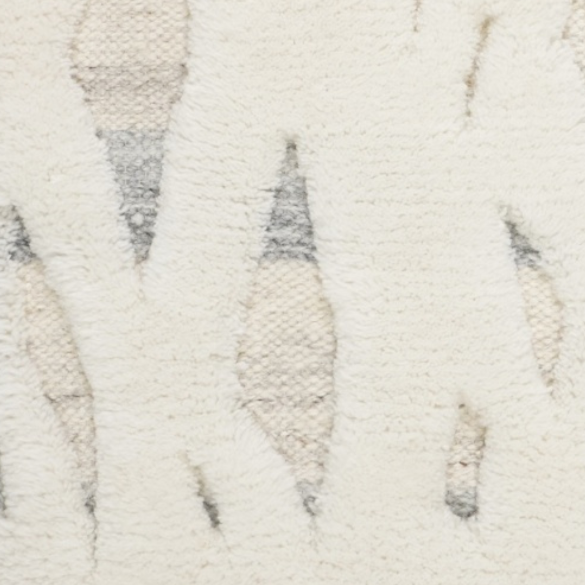 Mehran : Alabaster close-up showing the wool weave and surface texture