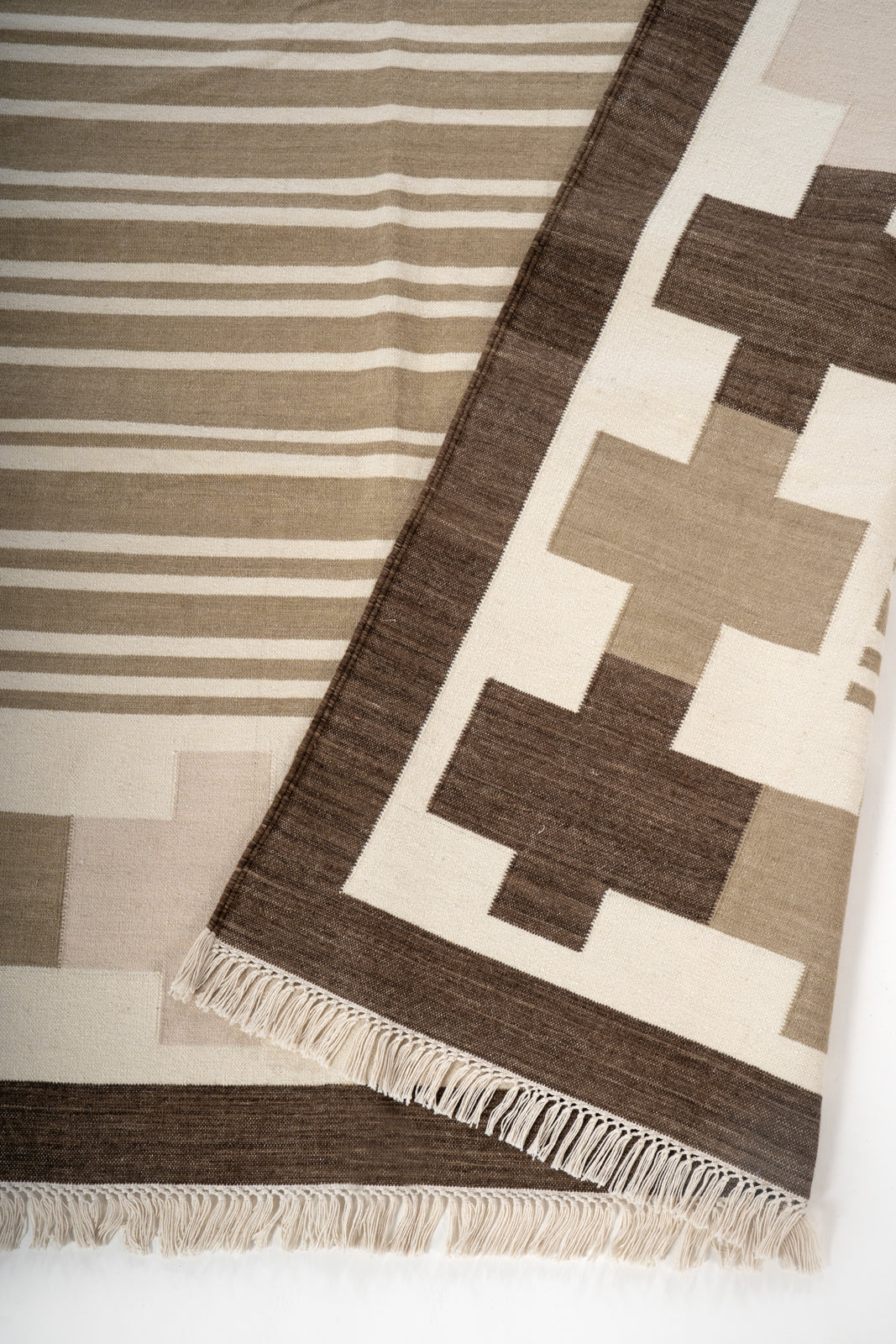 Mocha Comfort Flatweave Rug detail showing the textured cotton surface and finishing