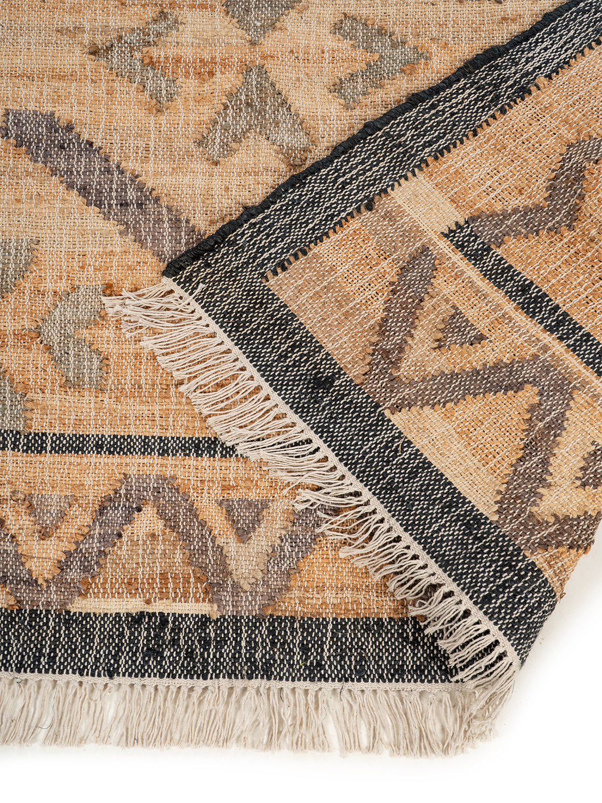 Natural Diamond Check Jute Rug detail of the geometric pattern in jute