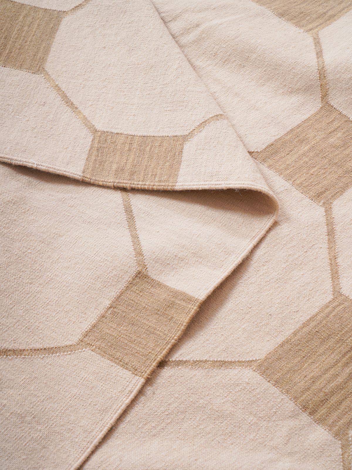 Octagonal Tapestry Wool Rug-beige detail of the geometric pattern in wool