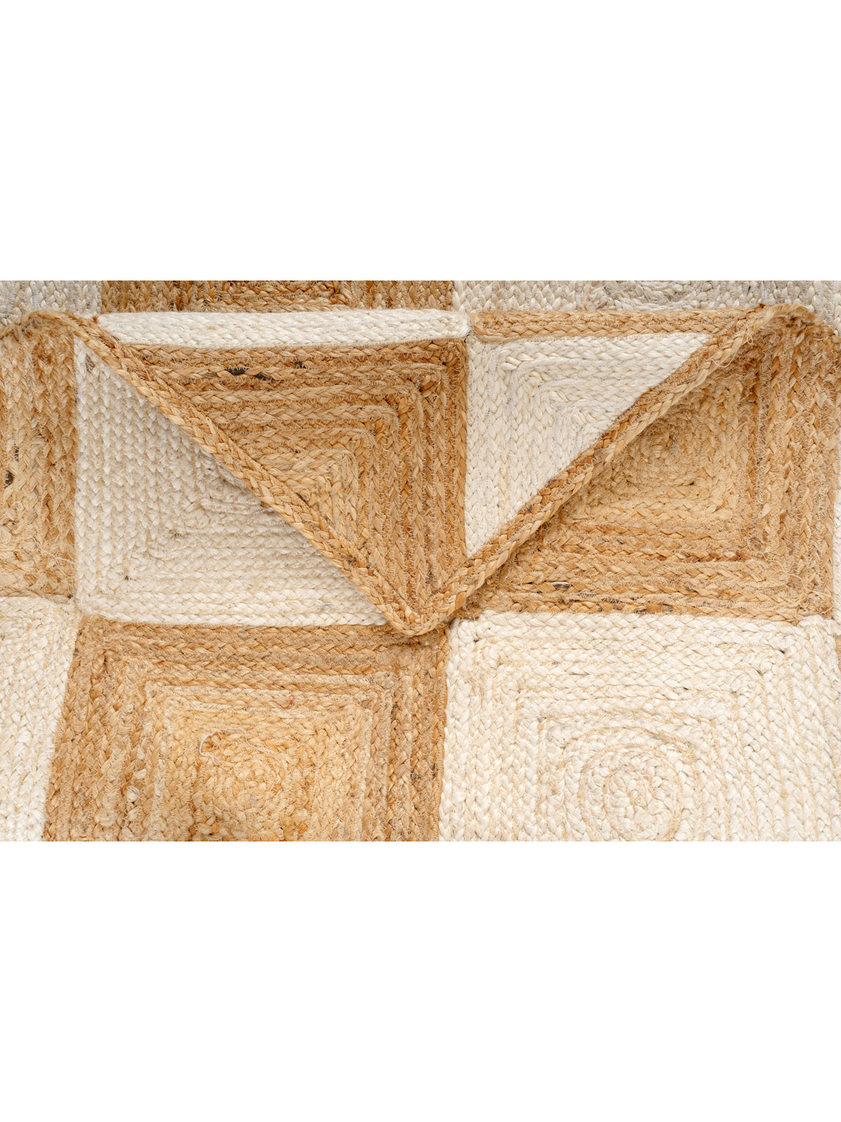 Rosso diamond braided jute rug-White detail of the geometric pattern in jute