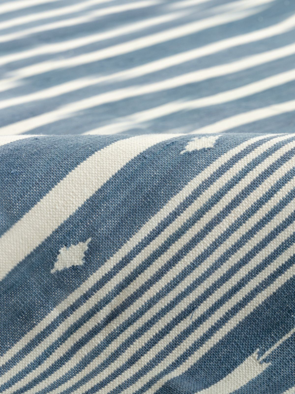 Serenity Stripes Flatweave Rug-Blue detail of the striped cotton surface and edge finishing
