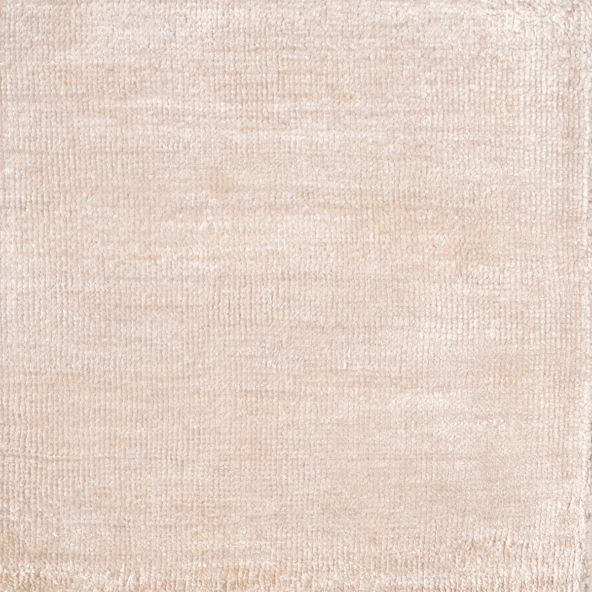 Serica : Silk Petal raw silk rug in neutral tones