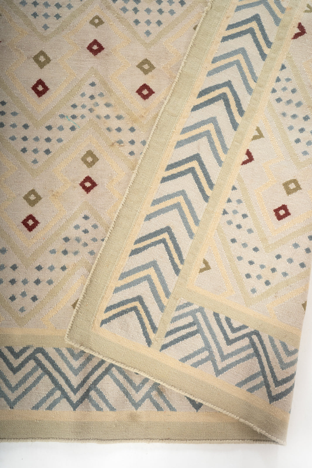 Sikar Sage Flatweave Rug detail of the striped cotton surface and edge finishing