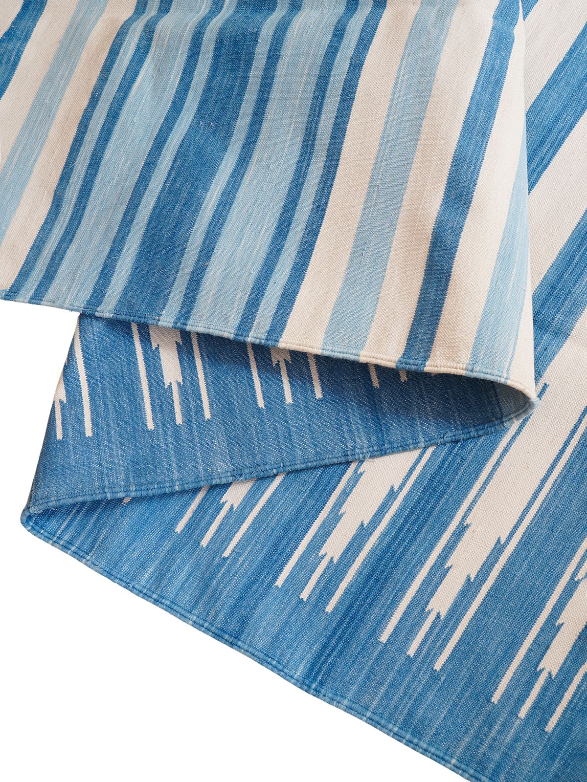 Skyline Hue Striped Rug detail of the striped cotton surface and edge finishing