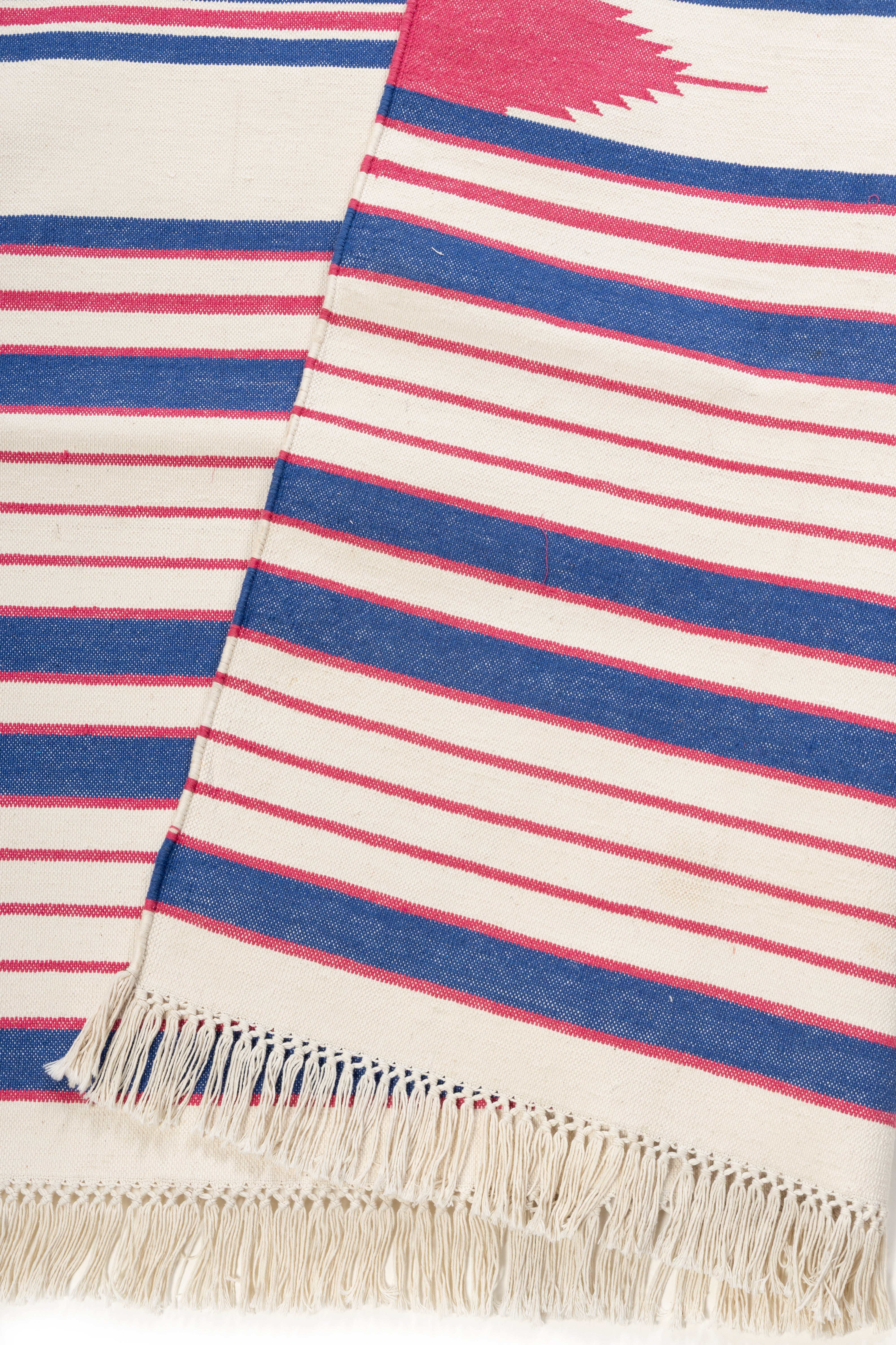 Temple Stripe Flatweave rug-Red detail of the striped cotton surface and edge finishing