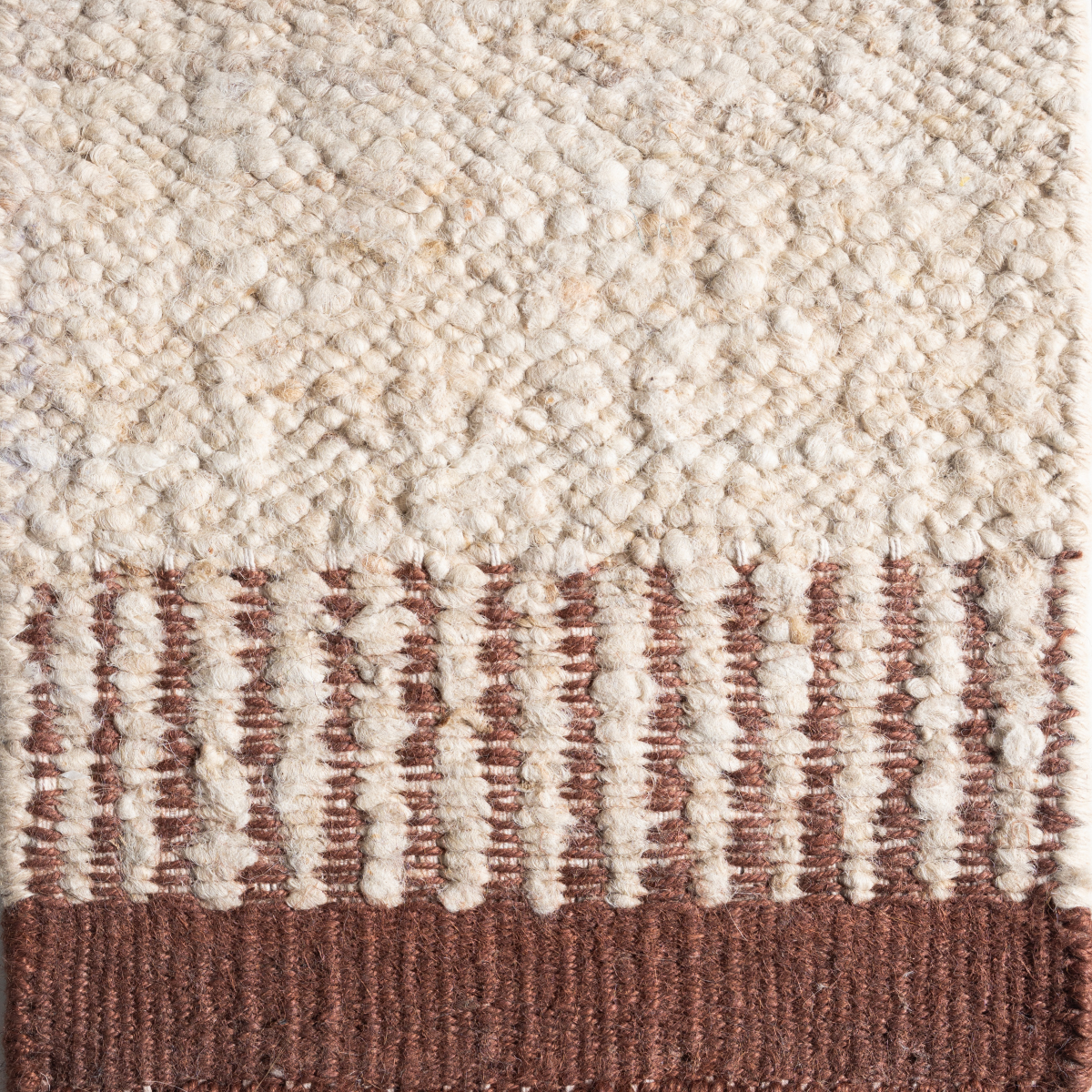Terra Border : Canyon Anchor wool-jute rug in red tones.