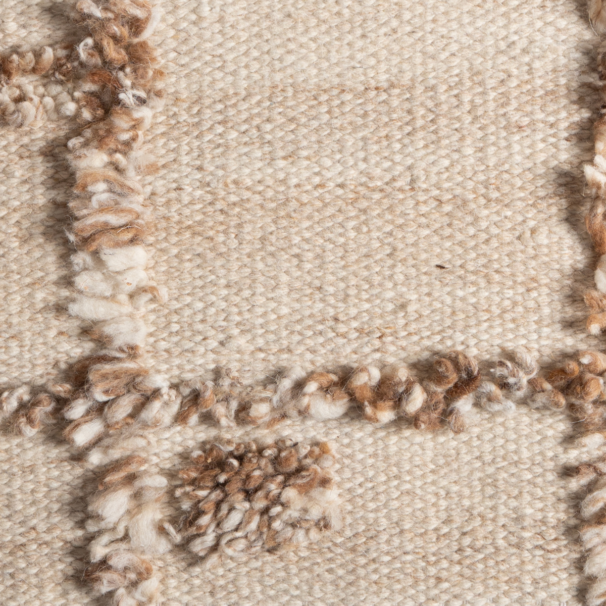 Tethered Landscapes : Fallow Grid close-up showing the wool weave and geometric motif