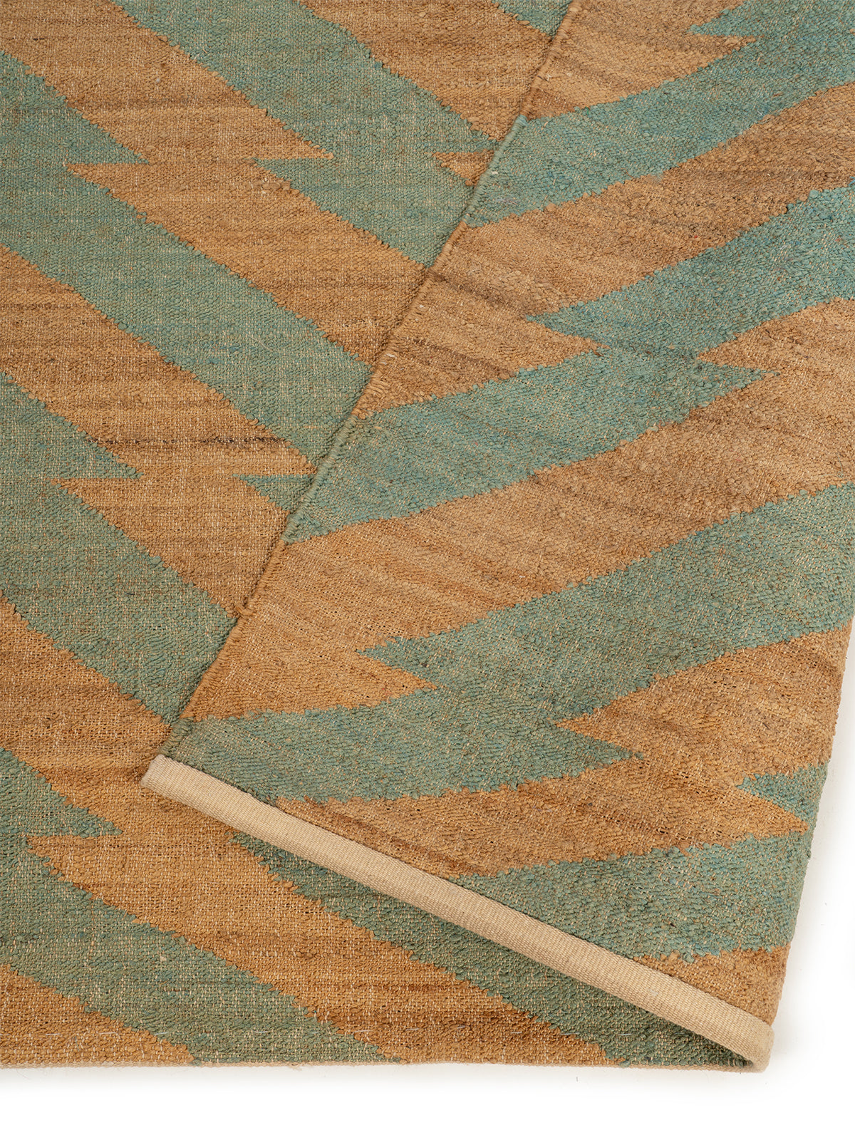 Zigzag Dune Jute Rug detail of the geometric pattern in jute
